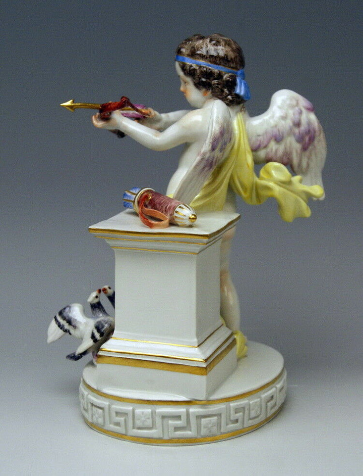 MEISSEN マイセン FIGUR AMORETTE MIT LIEBESPFEIL LOVELY CHERUB OF LOVE MNR: G 30