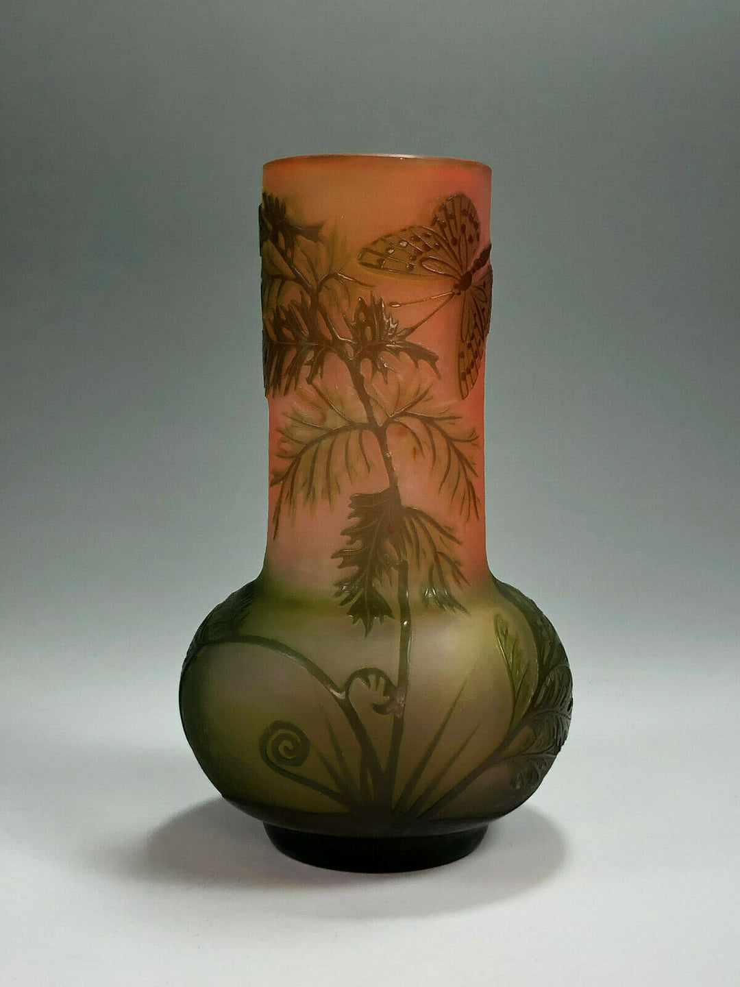 SUPERBE Émile Gallé quatre couleur paysage vase avec fougères et un papillon- afficher le titre d'origine