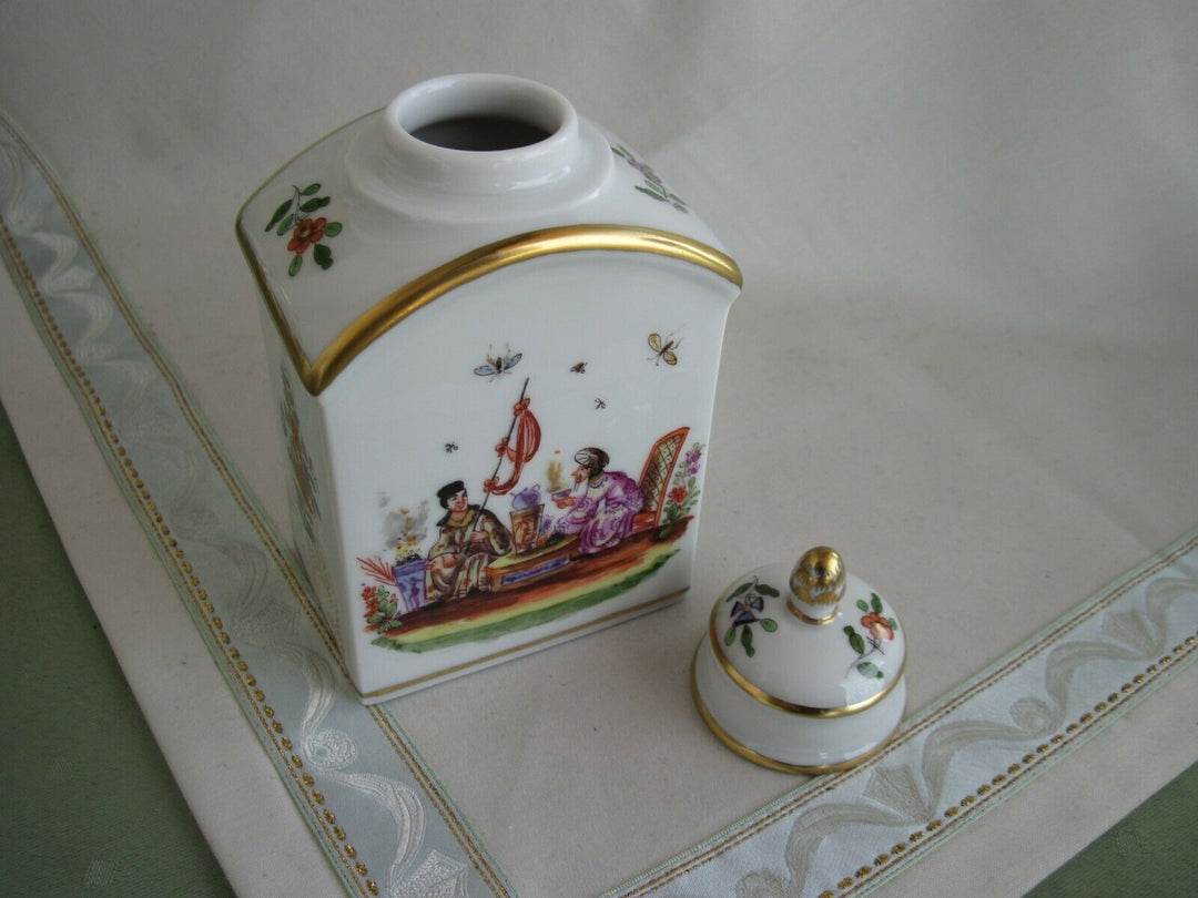Schöne Meissen Teedose mit vielen Indischen Blumen und Chinoi-Malerei