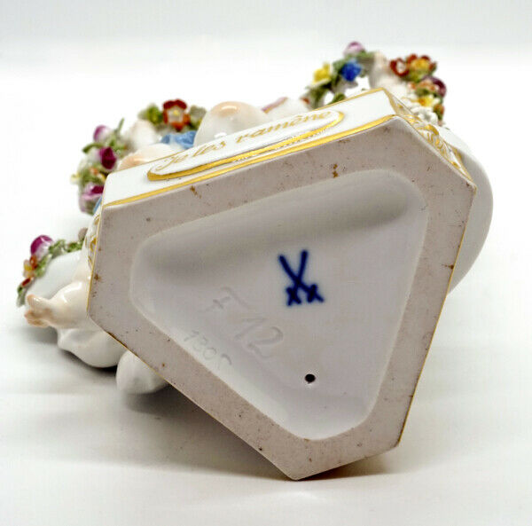 マイセン人形(MEISSEN)モットーチャイルド（格言の天使）シリーズ  "je les ramêne 「ハートを取り戻すキューピッド」