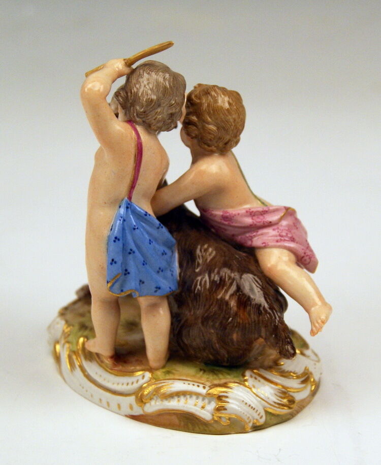 MEISSEN FIGUR PUTTI KNABE MÄDCHEN ZIEGE SCHOENHEIT BOY GIRL GOAT MNR:47 UM 1850