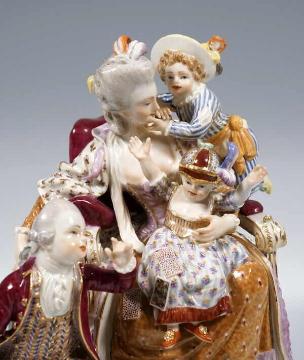 マイセン人形(MEISSEN)「子供たちを愛する母親」