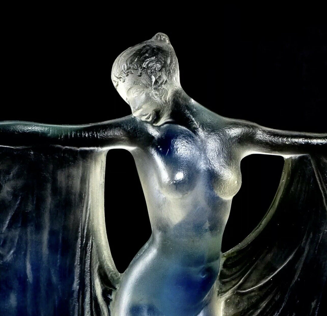 Statuette Suzanne Verre Opalescent Rene Lalique R.Lalique Woman Glass Statue
