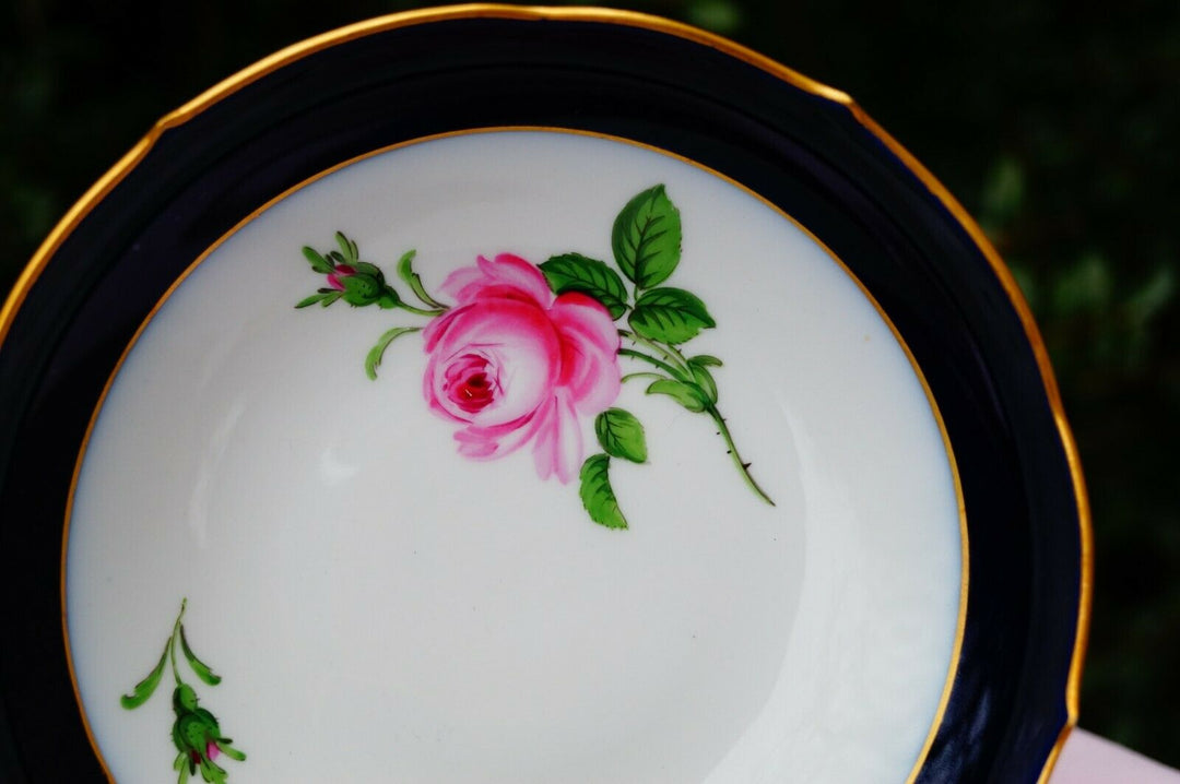 Meissen handpainted blue cobalt 2 tea cups and 2 saucers