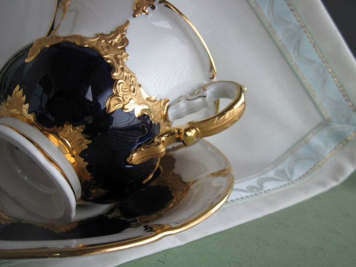 Schöne Meissen Kaffee-Sammeltasse in B-Form mit Kobalt und Gold