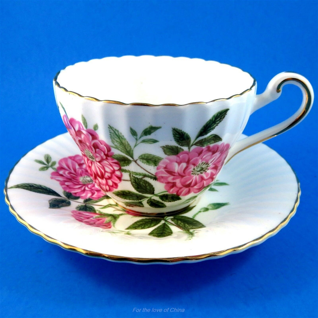 パラゴン　鮮やかなピンクのフローラルブーケのカップ&ソーサー