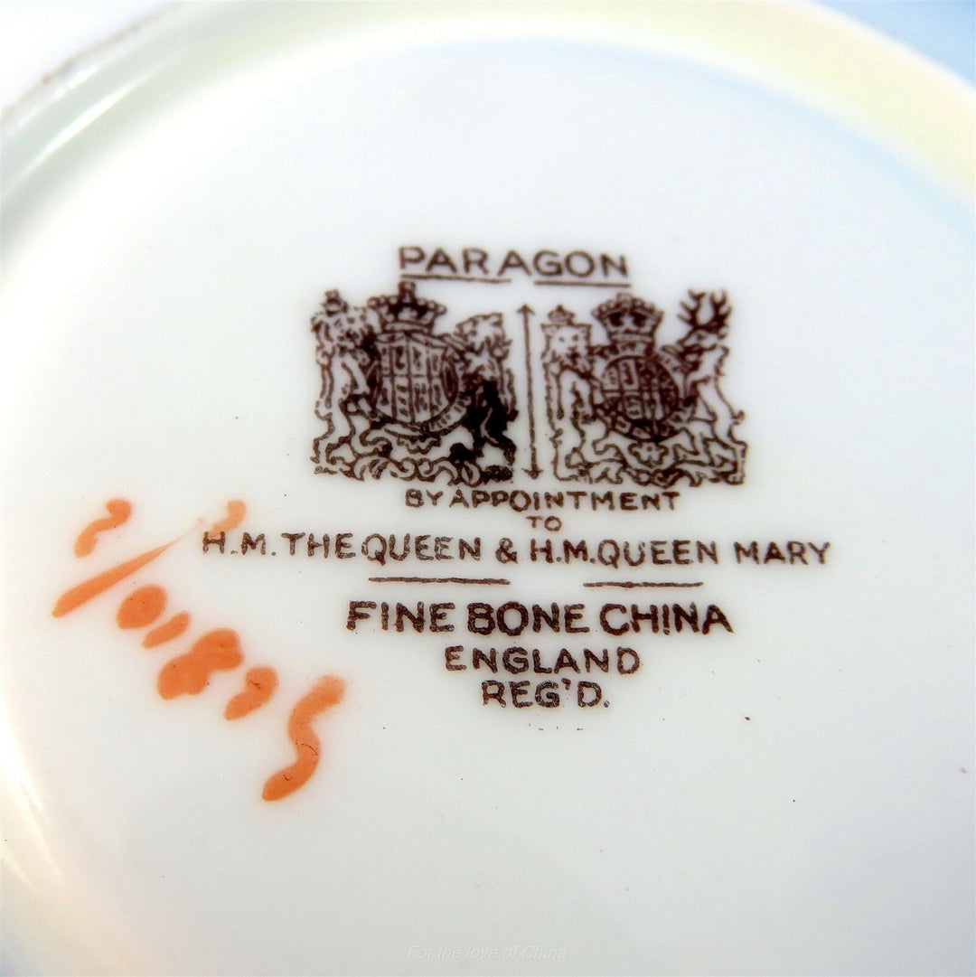 パラゴン　ライトブルー地とカラフルフローラルブーケのカップ&ソーサー