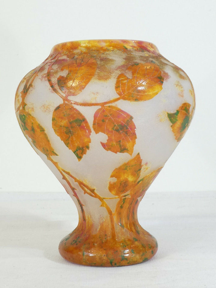 Vase DAUM NANCY les Rosiers en Autonme en Pate de verre degagé a l'acide