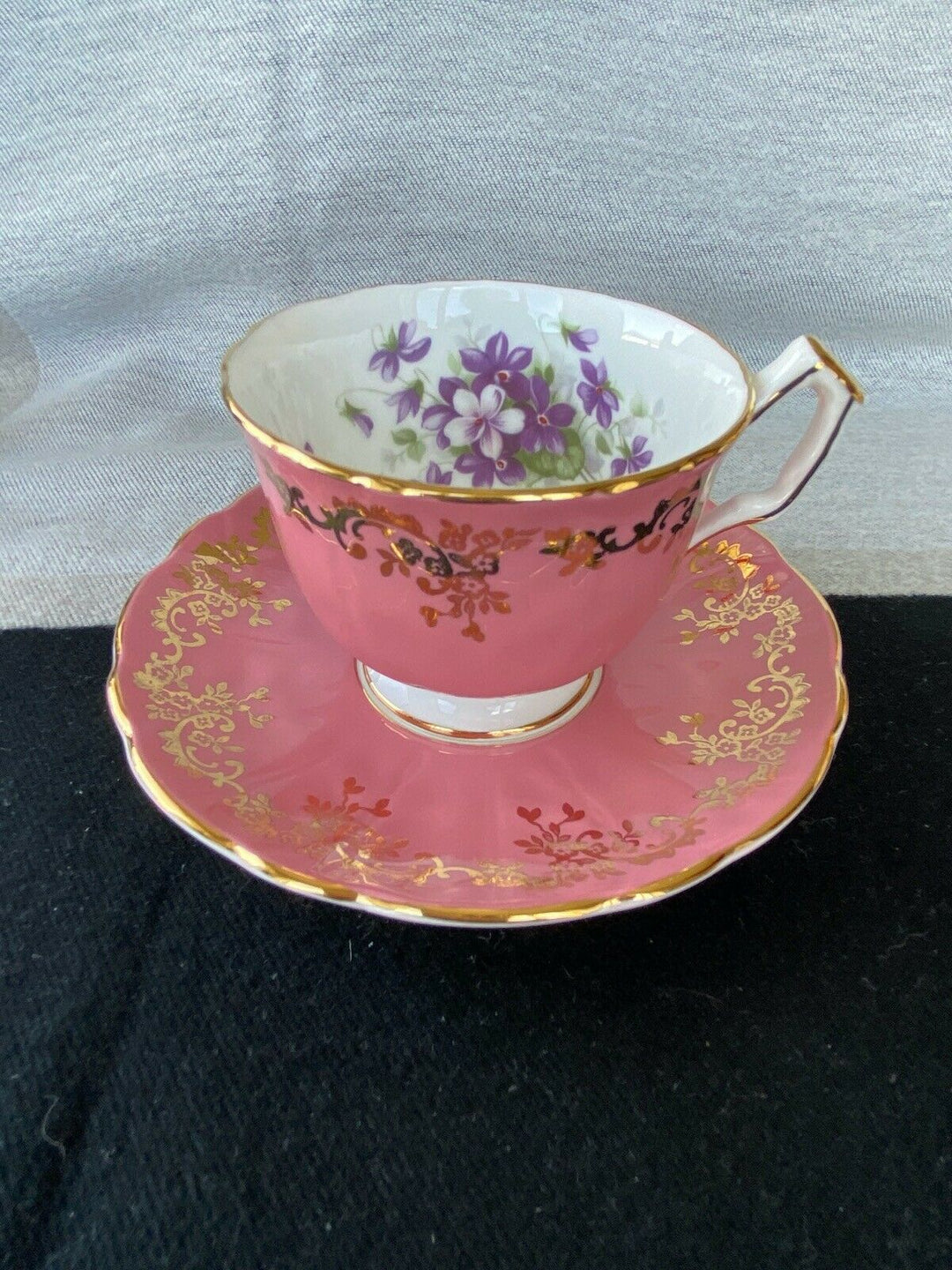 VINTAGE AYNSLEY DARK PINK TEACUP & SAUCER VIOLETS & GOLD