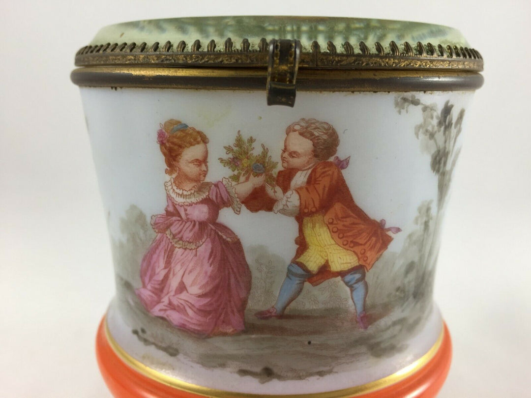 Sweet Box IN Opaline Baccarat Decorated With Romantic Feet Ball XIX ° #H483