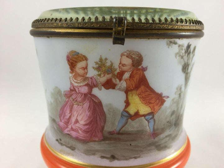 Sweet Box IN Opaline Baccarat Decorated With Romantic Feet Ball XIX ° #H483