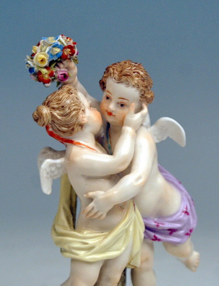 マイセン人形(MEISSEN)「踊りながら見つめ合う天使（ケルビム）」