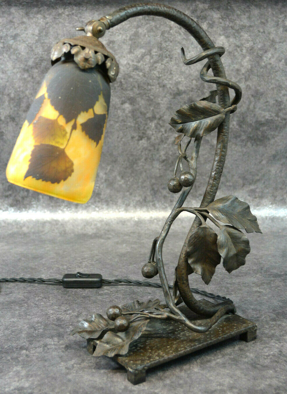 lampe de bureau en pate de verre et fer forgé daum nancy et Paquet art nouveau