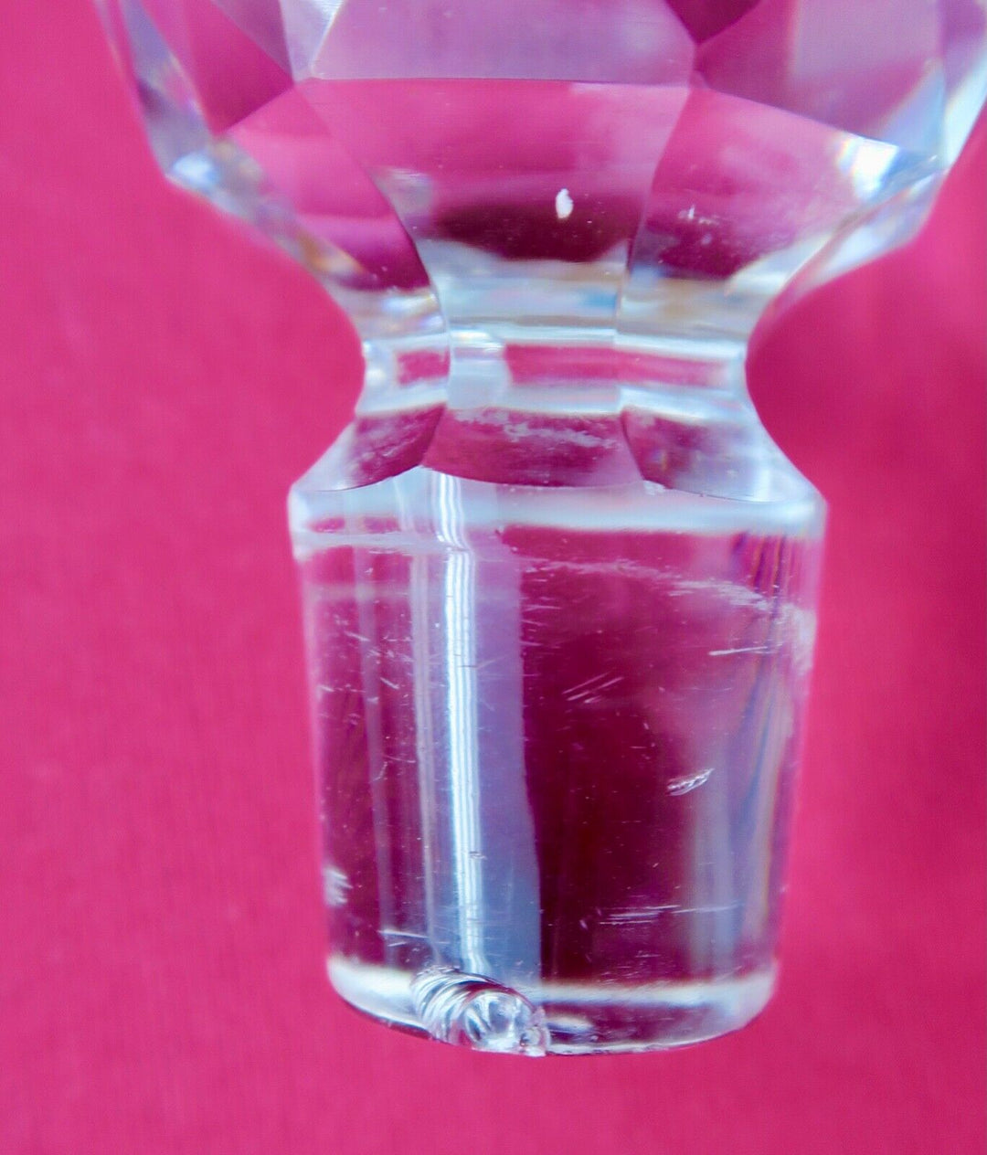 Ancien flacon de toilette en cristal de Baccarat cannelures or Hauteur env 19 cm