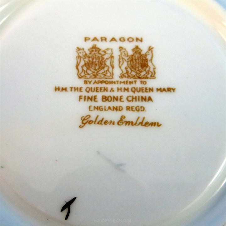 パラゴン　綺麗なテパード・ゴールデン・エンブレムのカップ&ソーサー