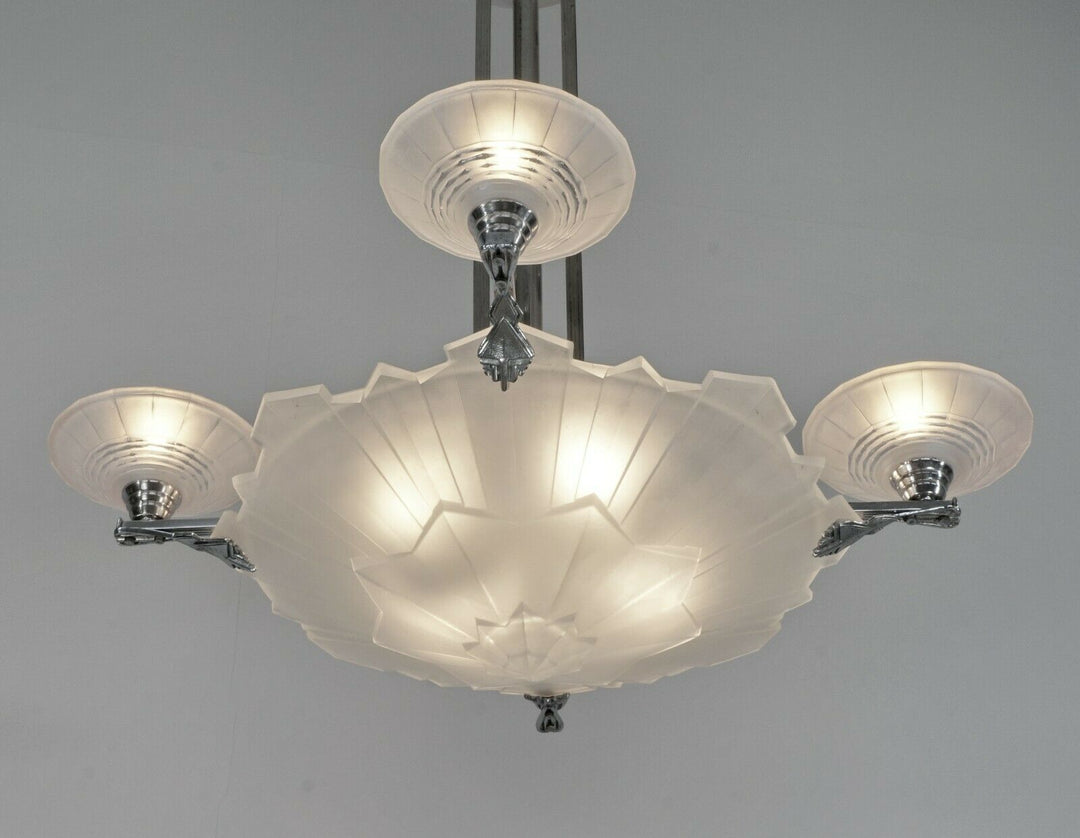 HANOTS : A 1935 ART DECO CHANDELIER .......... French lamp degué era France 1930