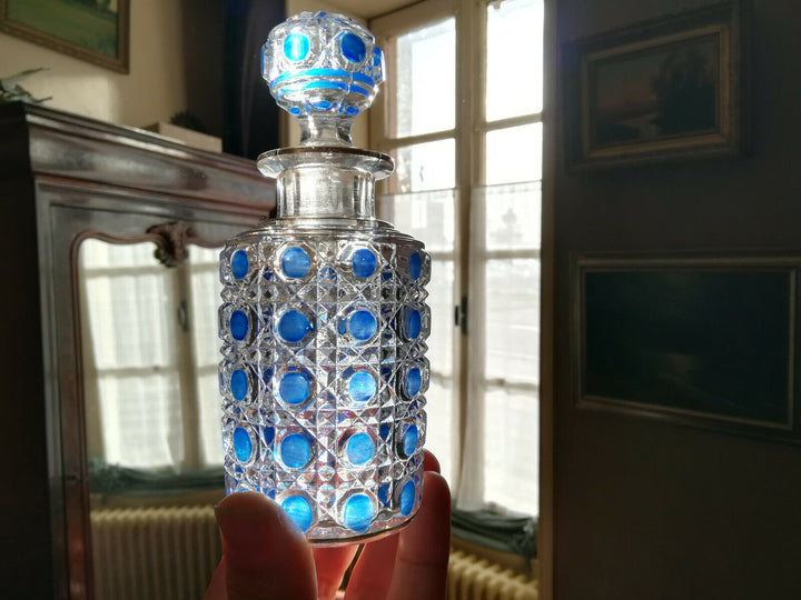 BACCARAT –1 Ancien Flacon en Cristal Massif modèle Diamants Pierreries Bleues