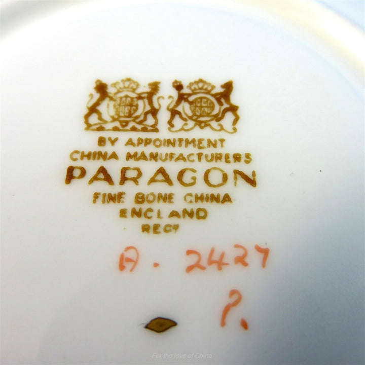 パラゴン　華麗な縁と赤や青の花柄カップ&ソーサー