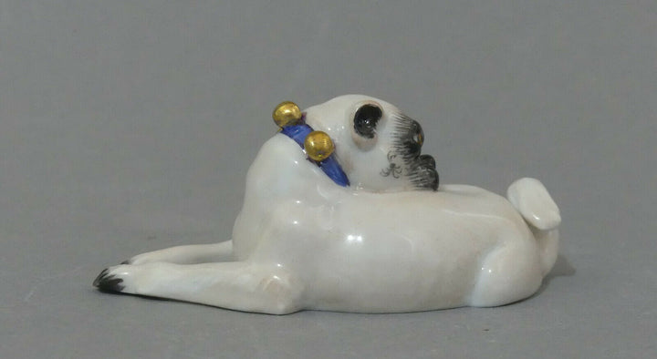 ⚔ Meissen Figur 78627 Mops mit Schellen liegend Kopf nach rechts 1.Wahl L.8,3cm