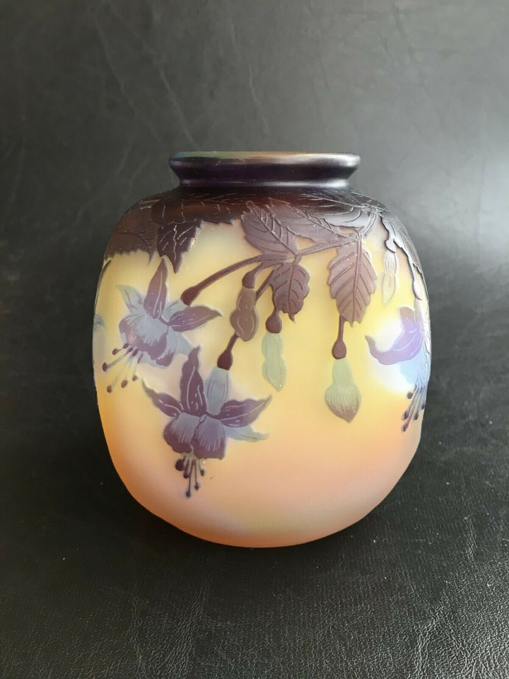 エミールガレ　フクシアの花が描かれたスクエア型の花瓶