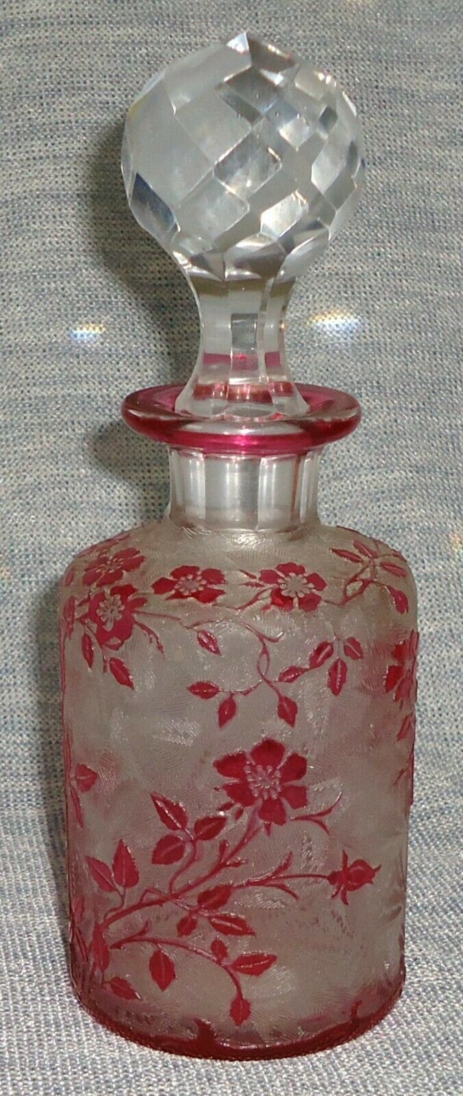 FLACON BACCARAT DÉCOR ÉGLANTIER DÉCOR DÉGAGÉ A L'ACIDE COULEUR ROUGE 18 CM