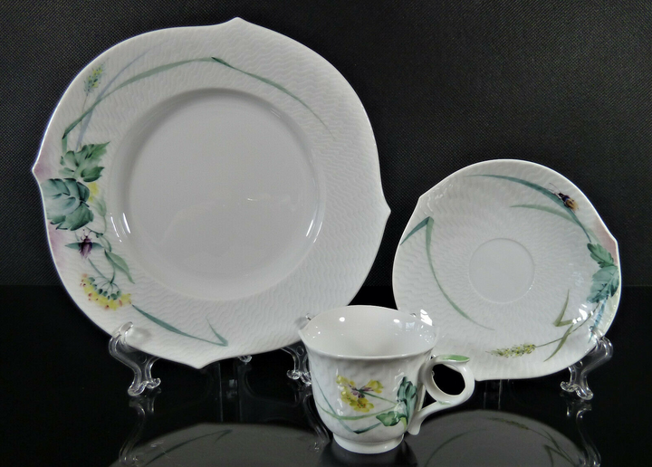 マイセン  Meissen、波の戯れ、浮かし彫り、森の声、モカ、プレート＋カップ＆ソーサーセット