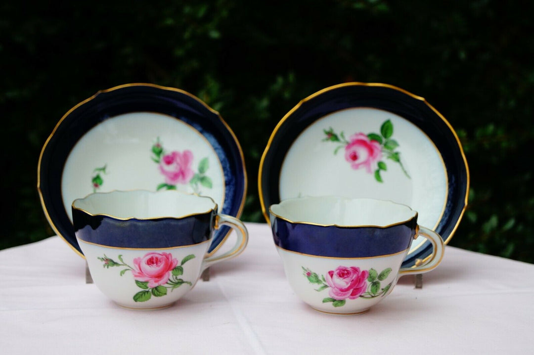 Meissen handpainted blue cobalt 2 tea cups and 2 saucers