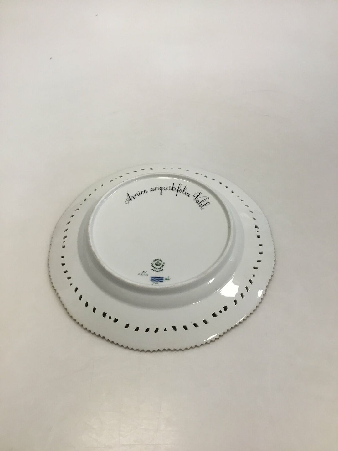Royal Copenhagen Flora Danica plate with openwork edge No 20/3553