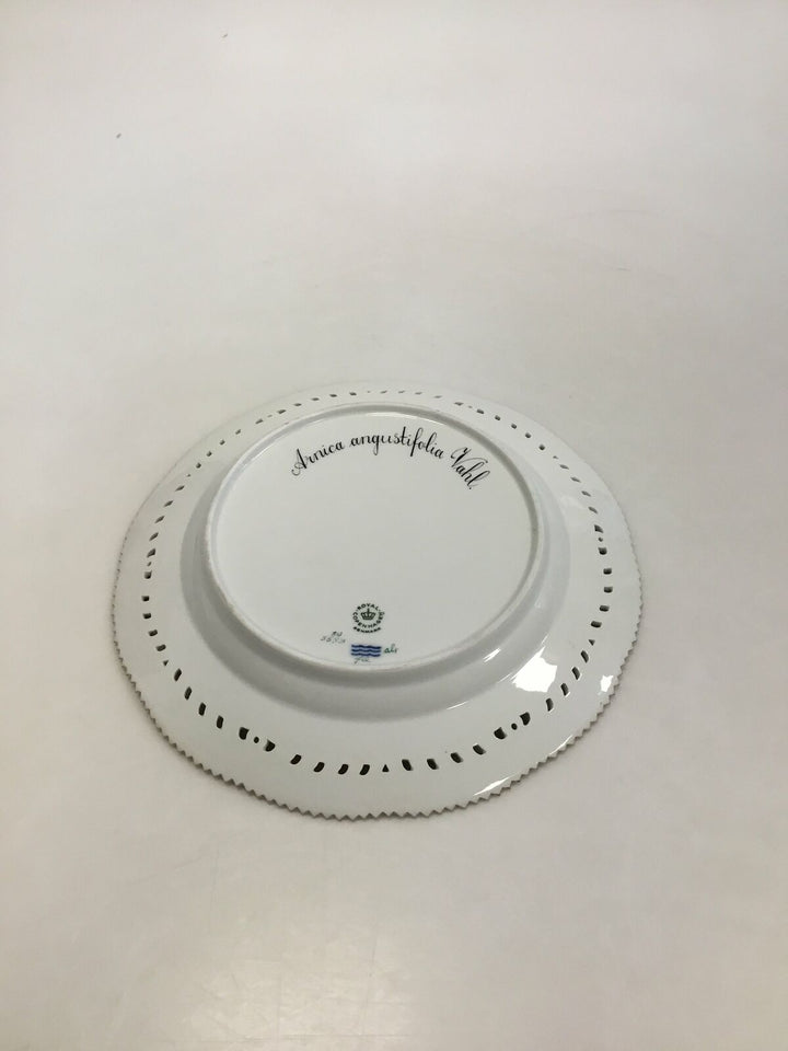 Royal Copenhagen Flora Danica plate with openwork edge No 20/3553