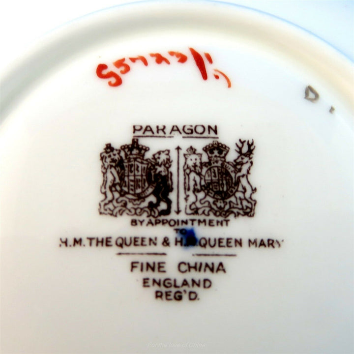 パラゴン　鮮やかな花と深紅のレースのカップ&ソーサー