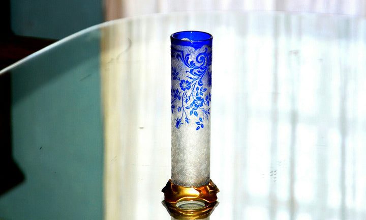 Baccarat, 1917. Vase tubulaire "Églantier" en cristal dégagé à l’acide et bronze