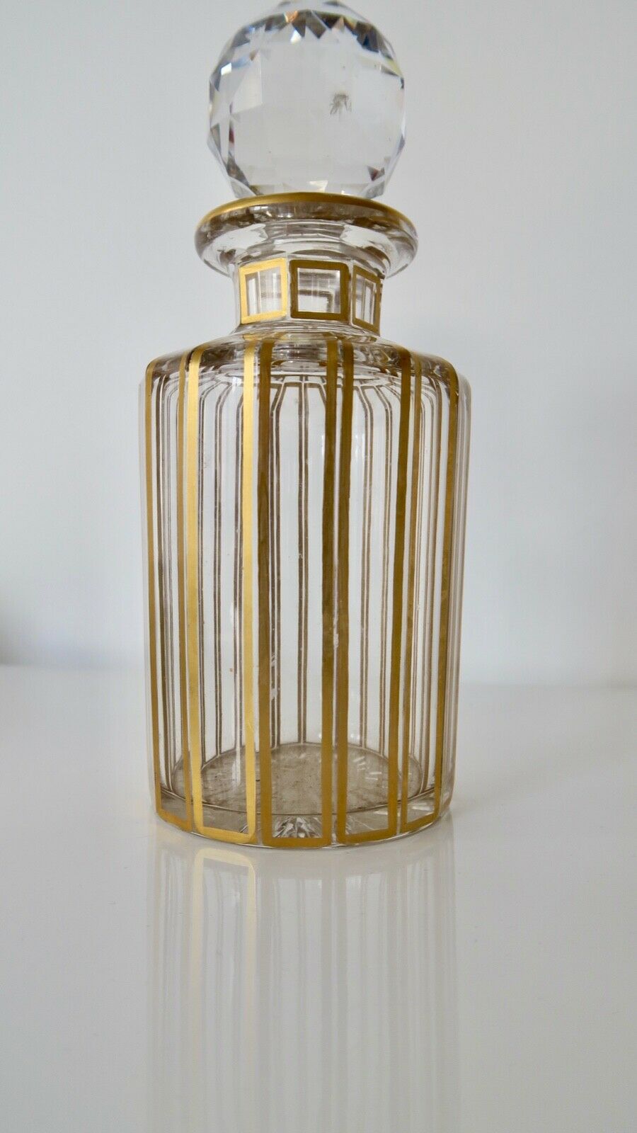 Ancien flacon de toilette en cristal de Baccarat cannelures or Hauteur env 19 cm