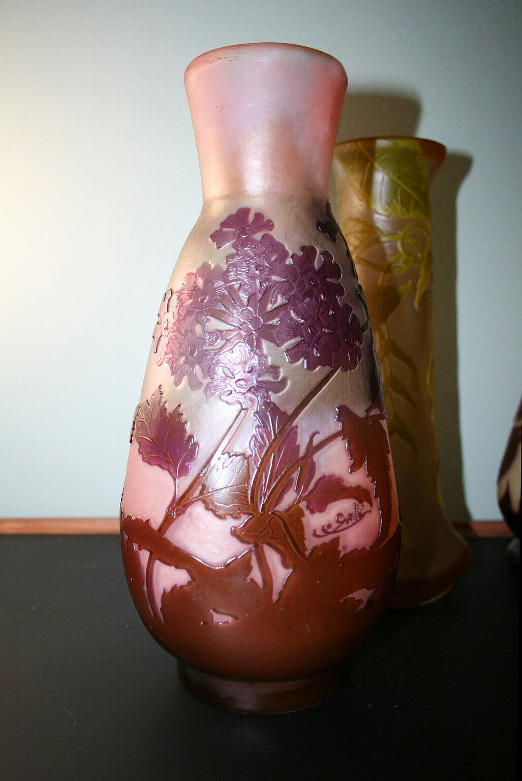 エミール・ガレ キンポウゲの花の3色カメオガラス花瓶 1925年頃