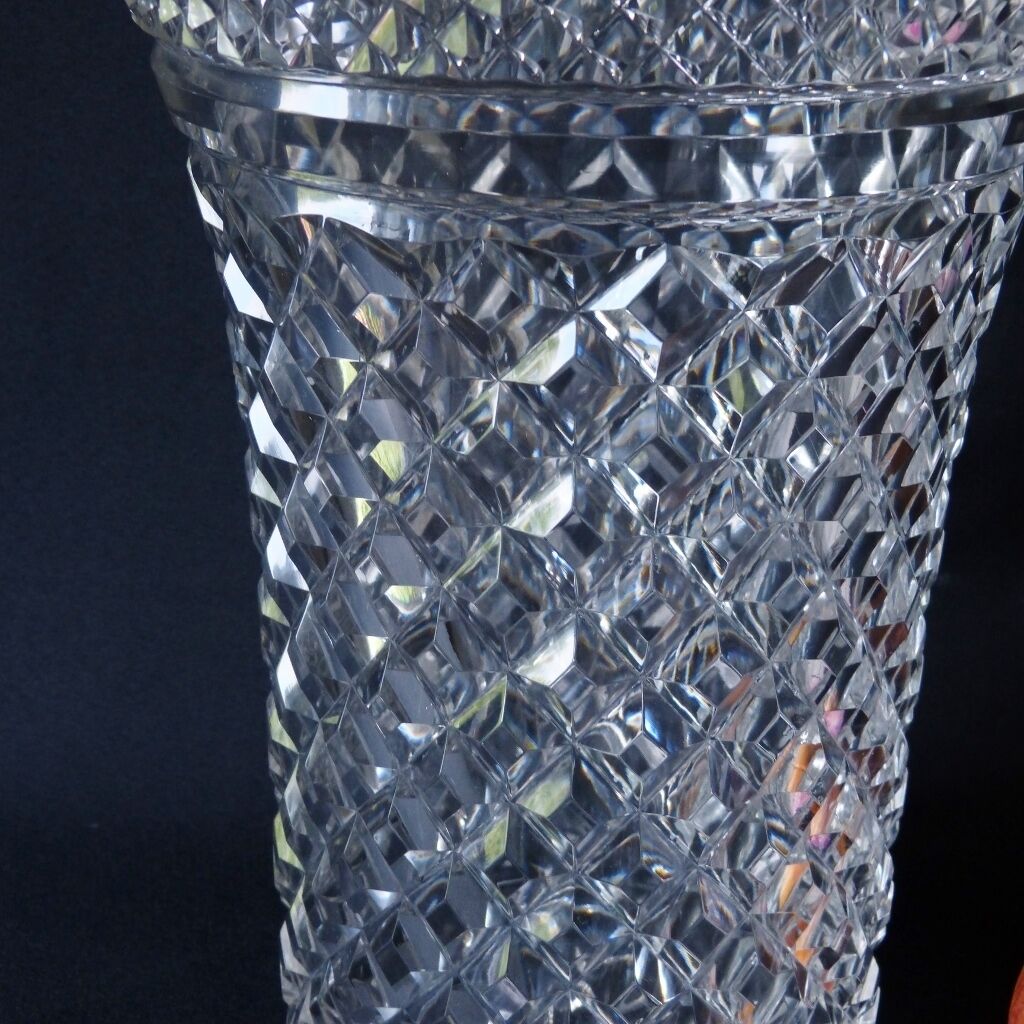 Très Grand Vase En Cristal Taillé Cabochon Et Pointe Diamant, St Louis? Baccarat