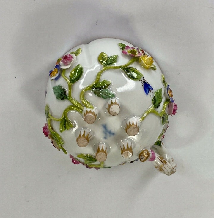 マイセン(Meissen)、1870年、花·フルーツ柄、カップ＆ソーサーセット、立体造形装飾 – アンティークテーブルウェア