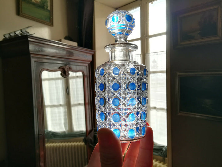 BACCARAT –1 Ancien Flacon en Cristal Massif modèle Diamants Pierreries Bleues