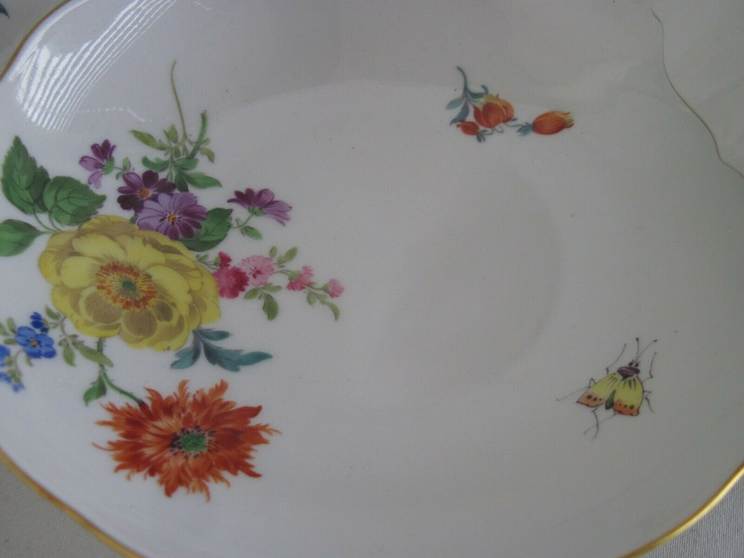 Schöne Meissen Kaffee-Sammeltasse mit vielen Blumen, Insekten-Malerei und Gold