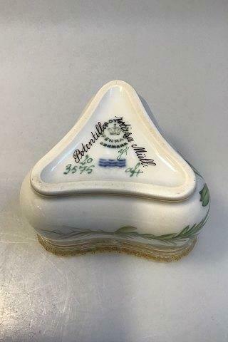Royal Copenhagen Flora Danica triangular creme cup No 3575