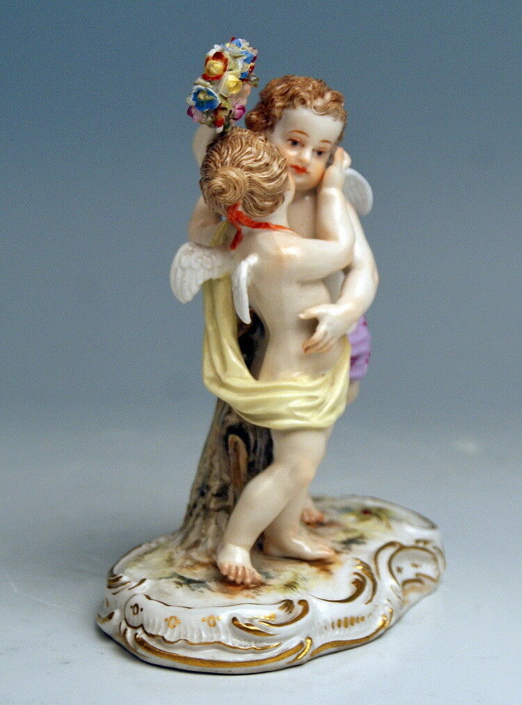 マイセン人形(MEISSEN)「踊りながら見つめ合う天使（ケルビム）」