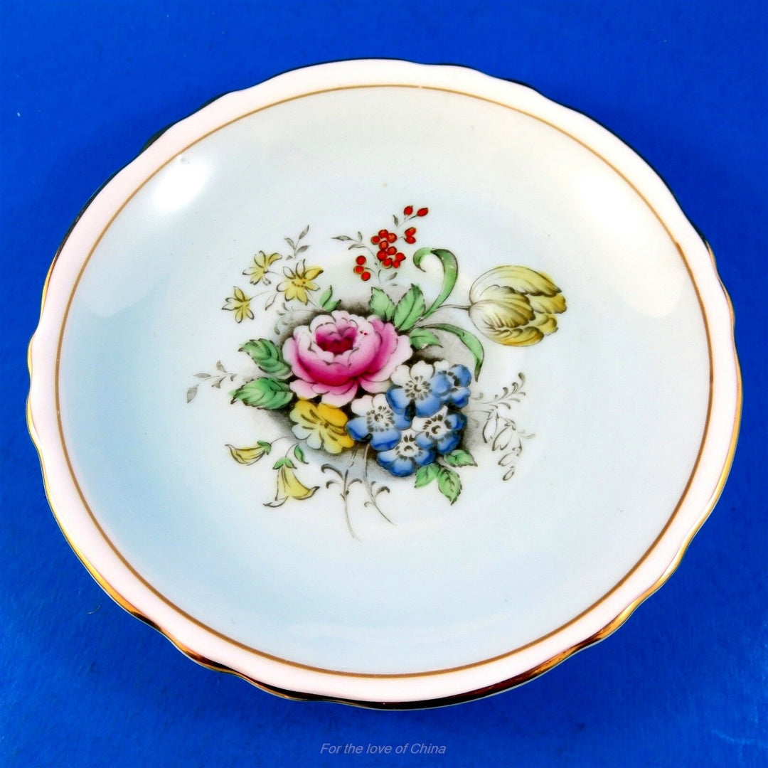 パラゴン　手描きのフローラルブーケと水色のカップ&ソーサー