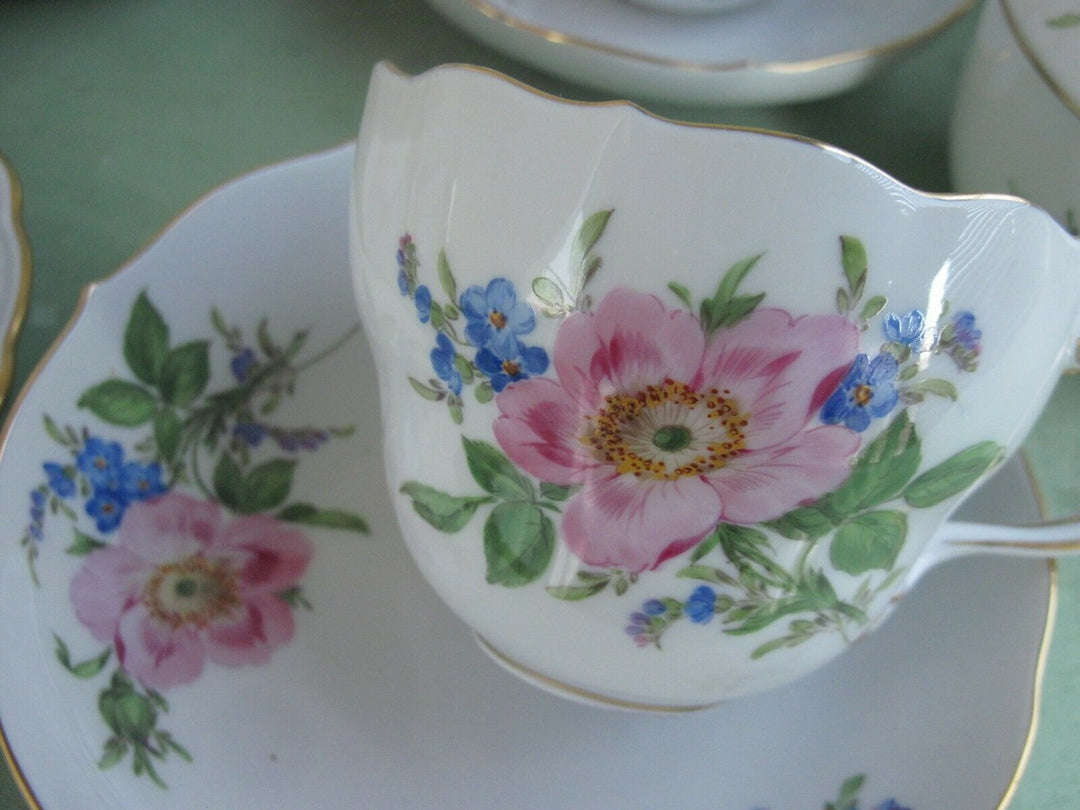 Schönes großes Meissen Kaffee-Service mit vielen Blumen und Gold