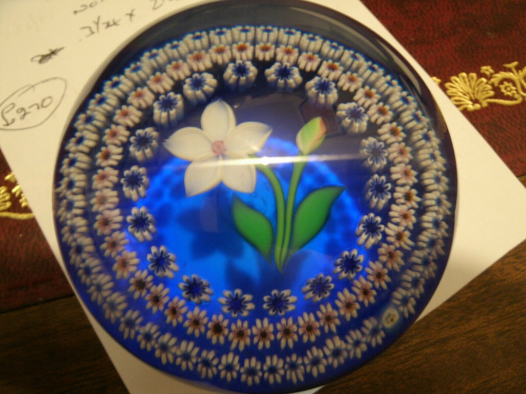 BACCARAT Paperweight FLEUR BLANCHE ET PERLES 1981. LTD.ED