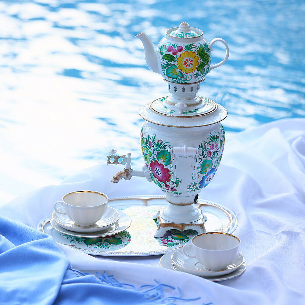 Snow White Teacup & Saucer by Imperial Porcelain Lomonosov LFZ IFZ