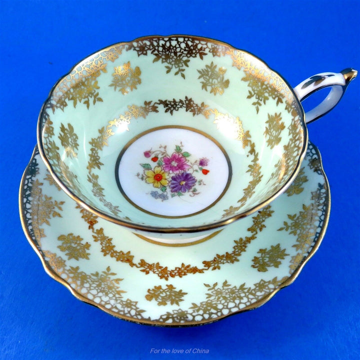 パラゴン　淡いグリーンに可愛いゴールドの模様とお花のカップ&ソーサー