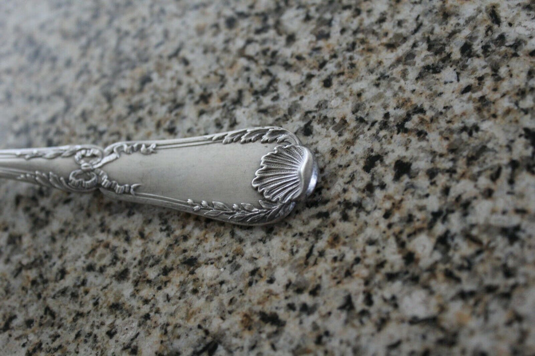 EMILE PUIFORCAT CUILLERE A DESSERT EN ARGENT :MOTIF DE SAINT JACQUES...13H