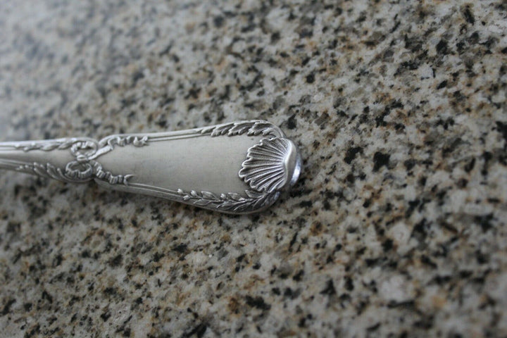 EMILE PUIFORCAT CUILLERE A DESSERT EN ARGENT :MOTIF DE SAINT JACQUES...13H