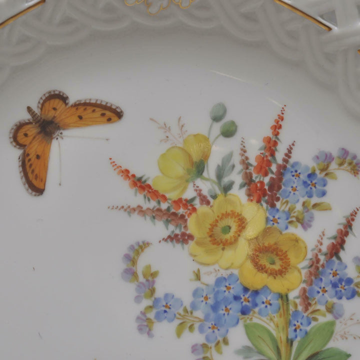 Meissen Durchbruchteller Schale, naturalistische Blumenmalerei Schmetterling 1.W