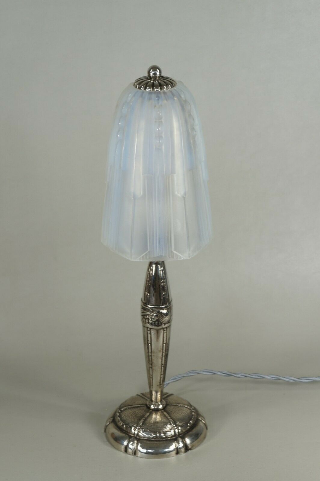 GEORGES LELEU opalescent FRENCH 1930 ART DECO TABLE LAMP .... Hanots Verlys 1925