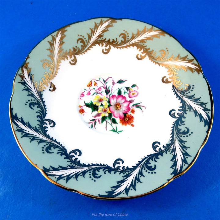 パラゴン　セージグリーンとゴールドの縁に花模様のカップ&ソーサー