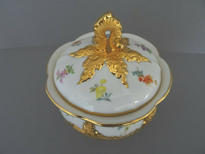 マイセンBフォームのシュガーポット、金とブロンズと花々の装飾、一級品。